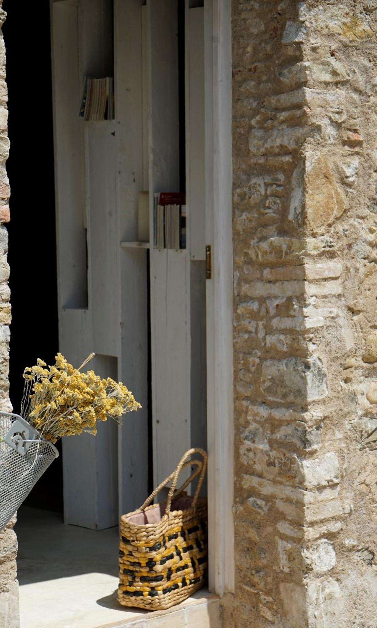 Can Tando Restored Catalan Old Barn To Enjoy Peaceful Rural Simplicity Sant Jordi Desvalls Eksteriør billede